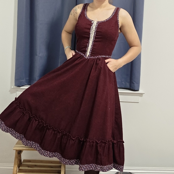 Gunne Sax Dresses & Skirts - Gunne Sax Burgundy Midi Dress with Lace Trim